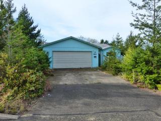 680 Bird Ave, Waldport, OR 97394-9221