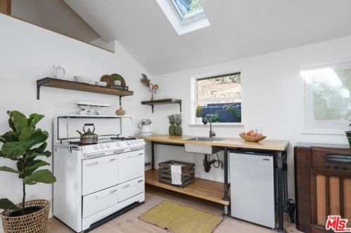 328 Topanga Canyon Blvd, Topanga CA  90290-3838 exterior