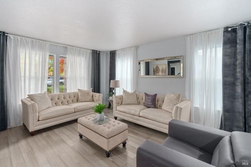 1068 Matthew Ct, Windsor CA  95492-8778 exterior
