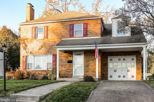 3704 Montour St, Harrisburg, PA 17111-1933