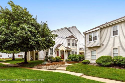 135 Tulip Ln, East Freehold, NJ 07728-4091