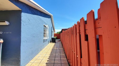 1280 39th Pl, Hialeah, FL 33012-4750