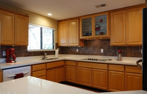 1142 81st Pl, Mesa, AZ 85208-5928