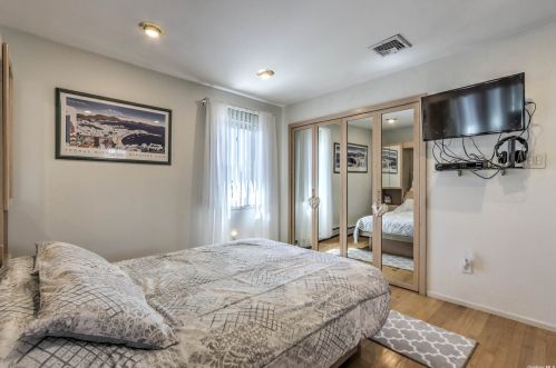 114 Granada Pkwy, North Lindenhurst NY  11757-6013 exterior