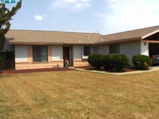 738 Lakewood Dr, Hanford, CA 93230-1531