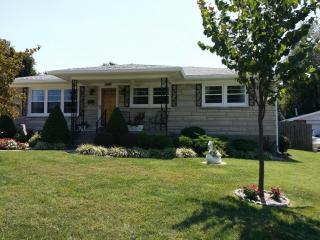 6512 Green Manor Dr, Louisville, KY 40228-1414