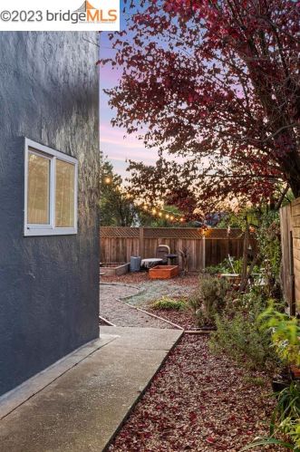 6315 Baker St, Oakland, CA 94608-1316