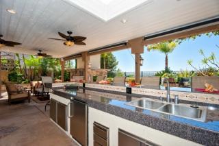 3318 Avenida Obertura, Carlsbad CA  92009-9300 exterior