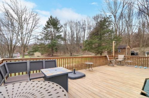 42 Miriam Dr, Warwick NY  10990-3516 exterior