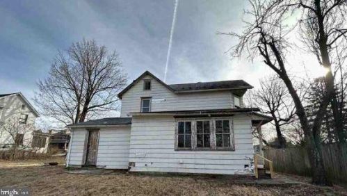 38 Water St, Wind Gap, PA 18091-1341