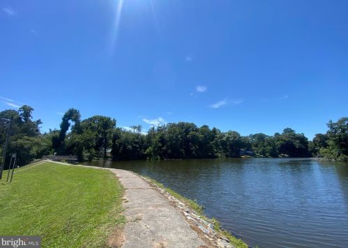 213 Shore Dr, Dover DE  19901-5740 exterior