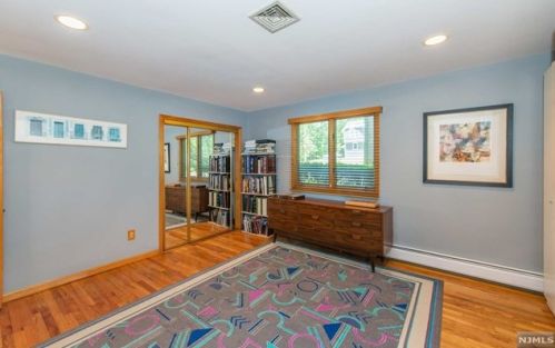 902 Briarwoods Rd, Franklin Lakes NJ  07417-1106 exterior