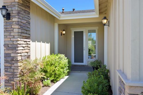 9272 Oak Trail Cir, Santa Rosa, CA 95409-6163