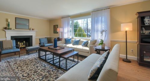 2001 Beechwood Dr, Wilmington DE  19810-4356 exterior