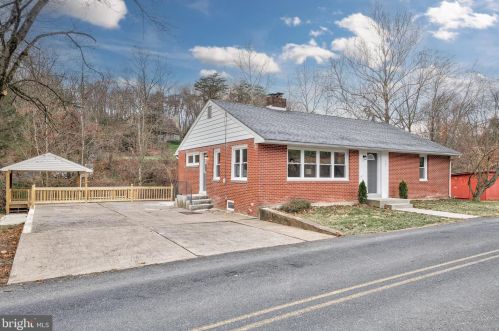 109 Pine Hill Rd, West Enola, PA 17025-1820