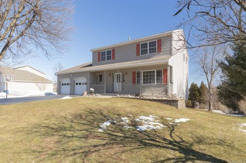 5 Suffern Pl, Garnerville, NY 10923-1129