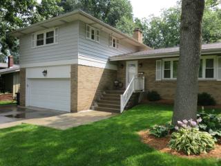 879 Delaware Ave, Akron, OH 44303-1326