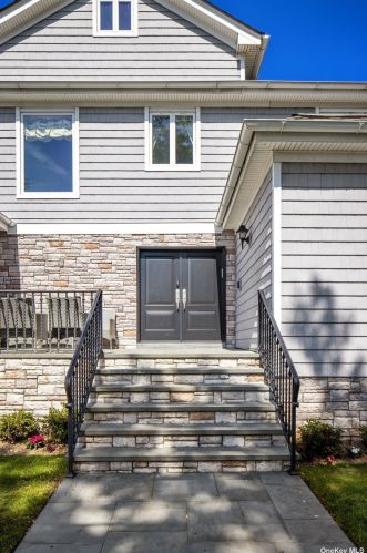 500 Oxford Rd, Cedarhurst, NY 11516-1134