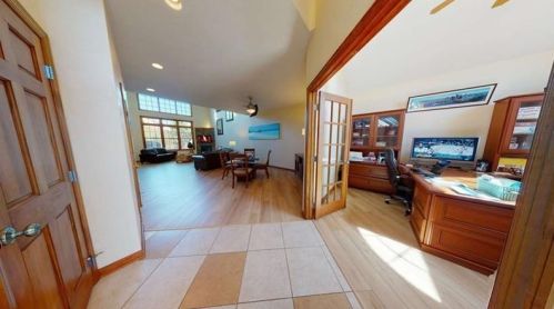 1010 Blackthorne Dr, Jeannette, PA 15644-4727