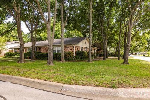 933 Bedford Ct, Hurst TX  76053-4151 exterior