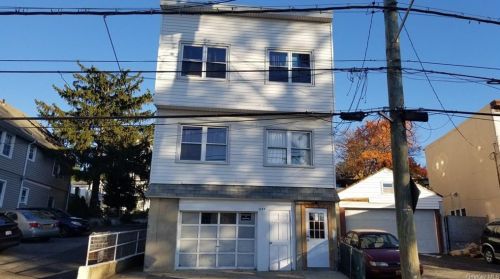 239 Macquesten Pkwy, Mount Vernon, NY 10550-1005