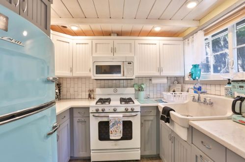 212 Riverside Ave, Ben Lomond CA  95005-9588 exterior