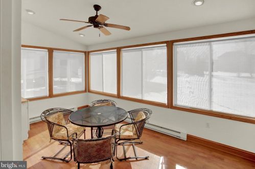 6411 Devonshire Hts Rd, Harrisburg PA 17111-4818 exterior