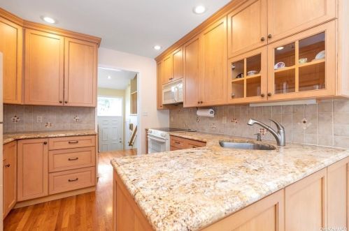 34 Forsythia Ln, Muttontown NY  11753-2337 exterior