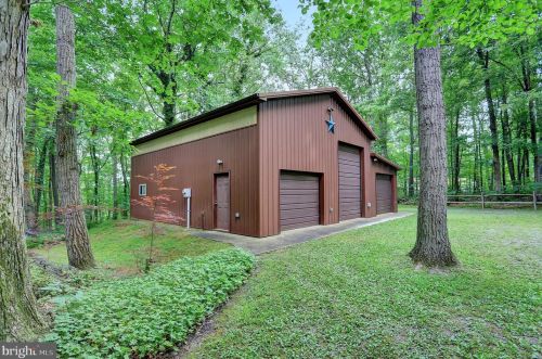 3690 New Park Rd, New Park, PA 17352-9432