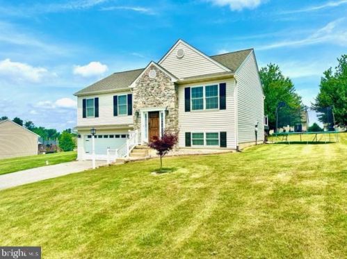 165 Bryn Way, Mount Wolf, PA 17347-9207