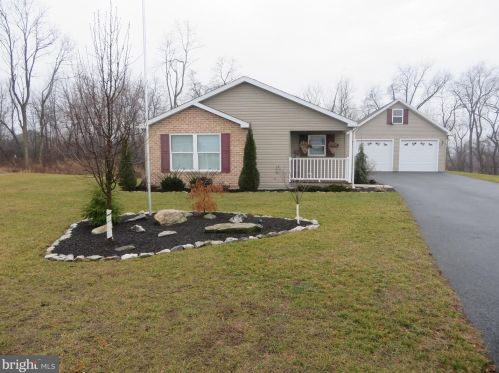 1 Laurie Dr, Lees Cross Roads, PA 17257-8150