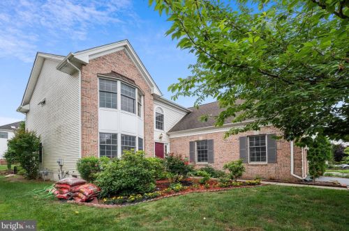 38 Lockwood Dr, Princeton NJ  08540-6123 exterior