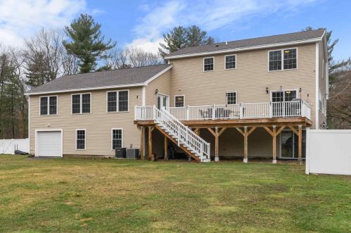 91 Cross St, Salem, NH 03079-4102