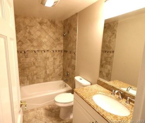 252 Harlem Ave, Bridgeport CT  06606-4533 exterior