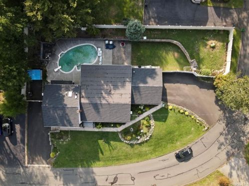 33 Foxwood Rd, West Nyack, NY 10994-2505