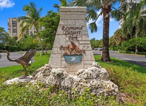 727 Park Shore Dr, Naples, FL 34103-3734