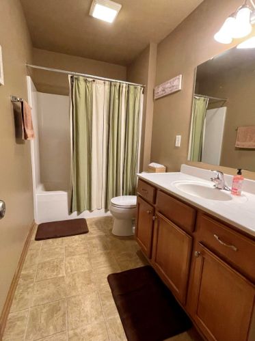 614 Hunter Oaks Blvd, Watertown WI  53094-7730 exterior