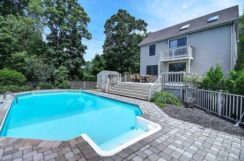 377 Thompson St, South Glastonbury CT  06073-2921 exterior