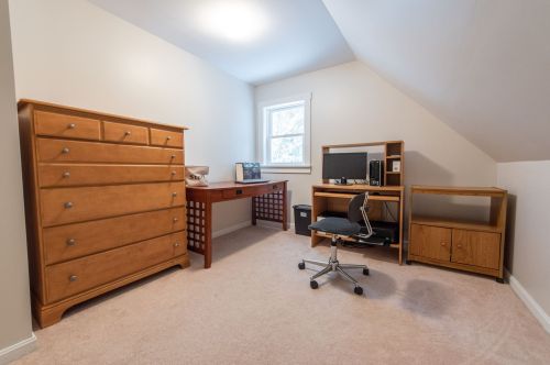 132 Old Mill Pond Rd, Henniker NH  03242-3152 exterior