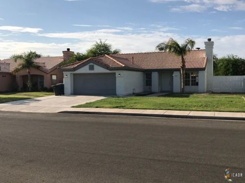 1013 Cabana St, Calexico, CA 92231-3900