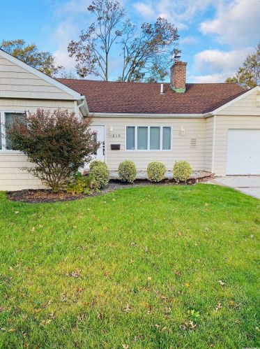 510 Longacre Ave, Woodsburgh, NY 11598-2308
