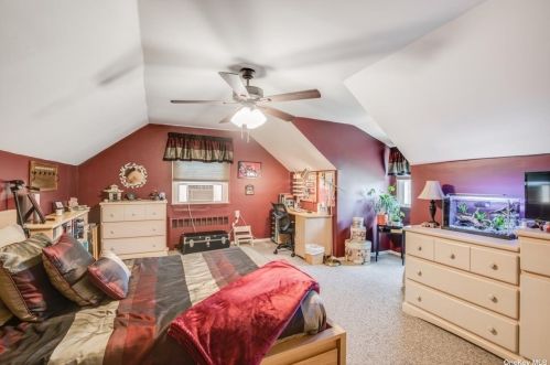 7 Parkview Cir, Bethpage NY  11714-2309 exterior