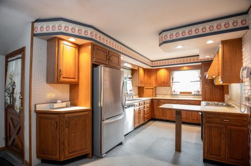 437 Line St, Hermitage PA  16150-1208 exterior