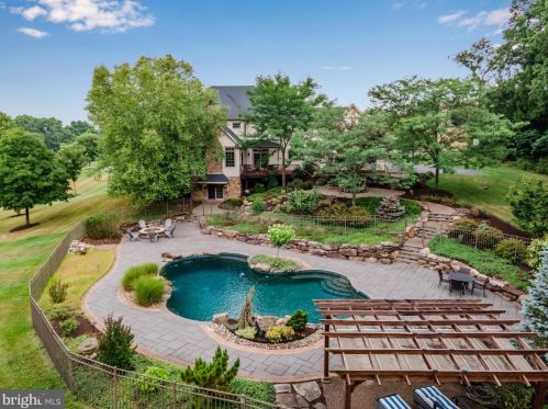 644 Southridge Dr, Navy Sup Dpt PA  17055-6025 exterior