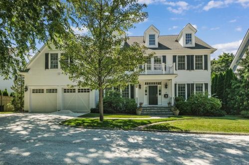 8 Roosevelt Pl, Scarsdale, NY 10583-5910
