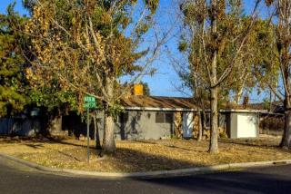 4060 Larkin Ave, Fresno, CA 93727-7625