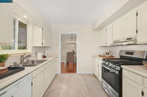 35 Phylis Dr, Concord, CA 94523-3027