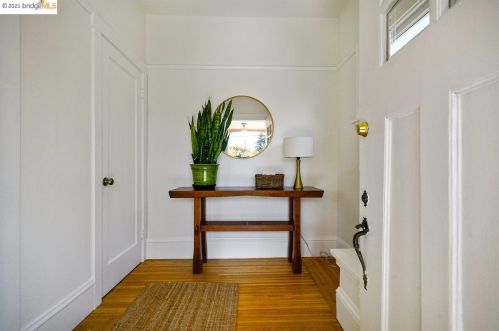 456 Cavour St, Oakland CA  94618-1077 exterior