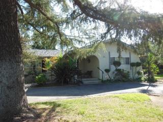 681 Dovewood Ln, Fresno, CA 93704-1905