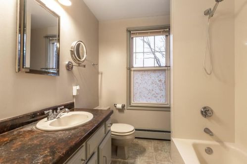 48 Tiverton Pkwy, Worcester MA 01602 exterior